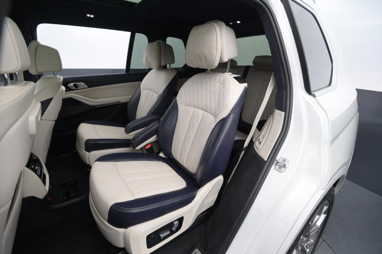 BMW X7 xDrive40i Sports Activity Vehicle 2020