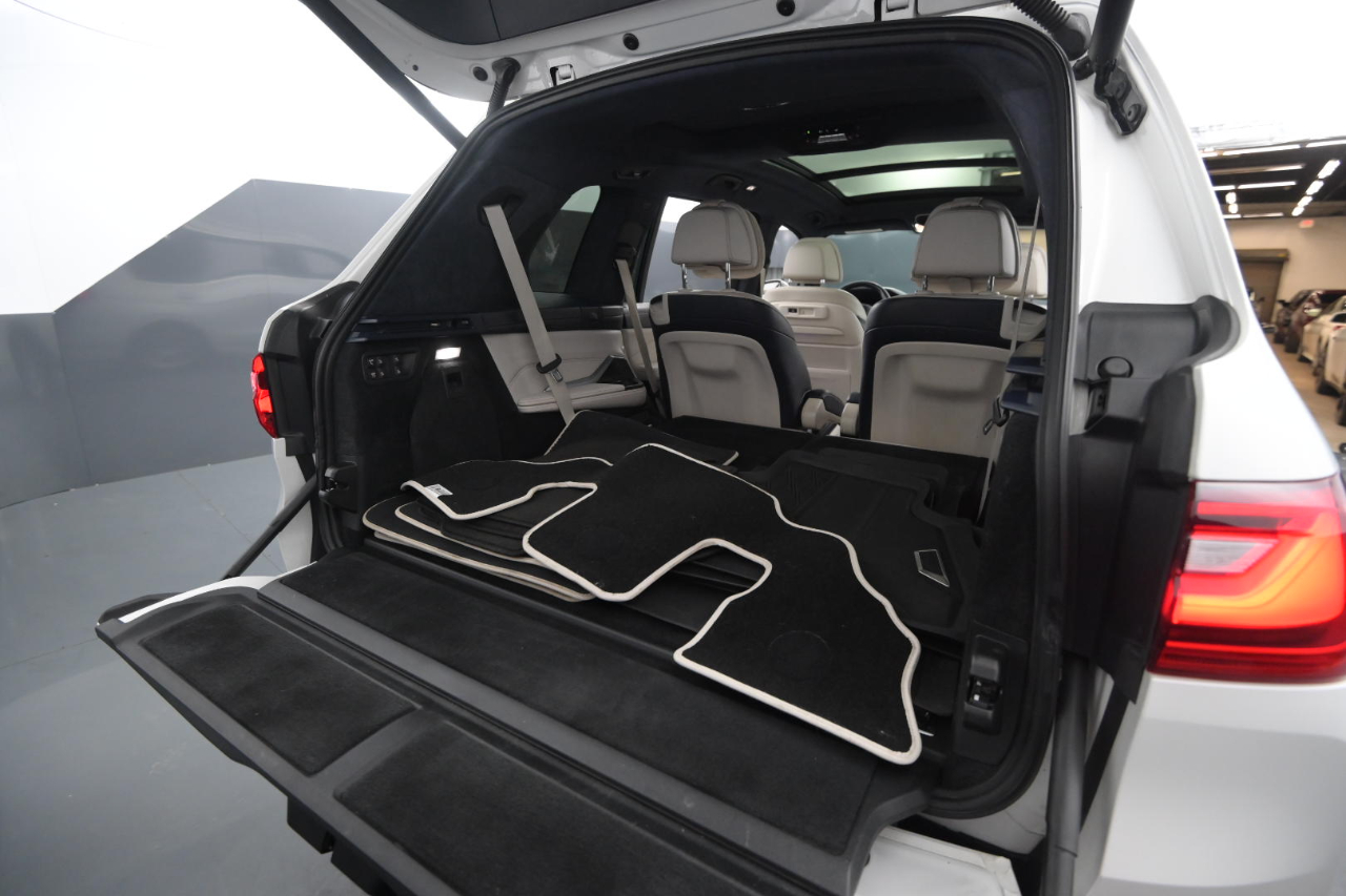 BMW X7 xDrive40i Sports Activity Vehicle 2020