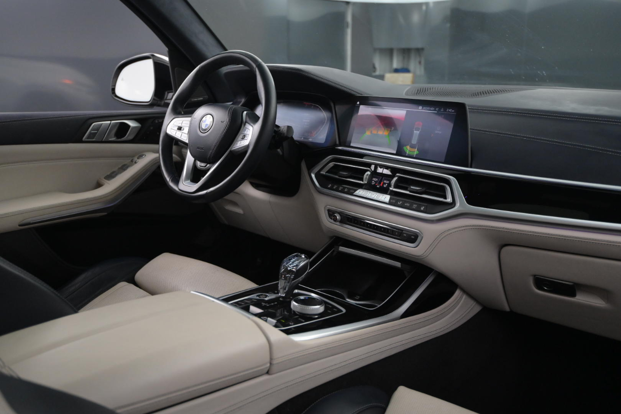 BMW X7 xDrive40i Sports Activity Vehicle 2020
