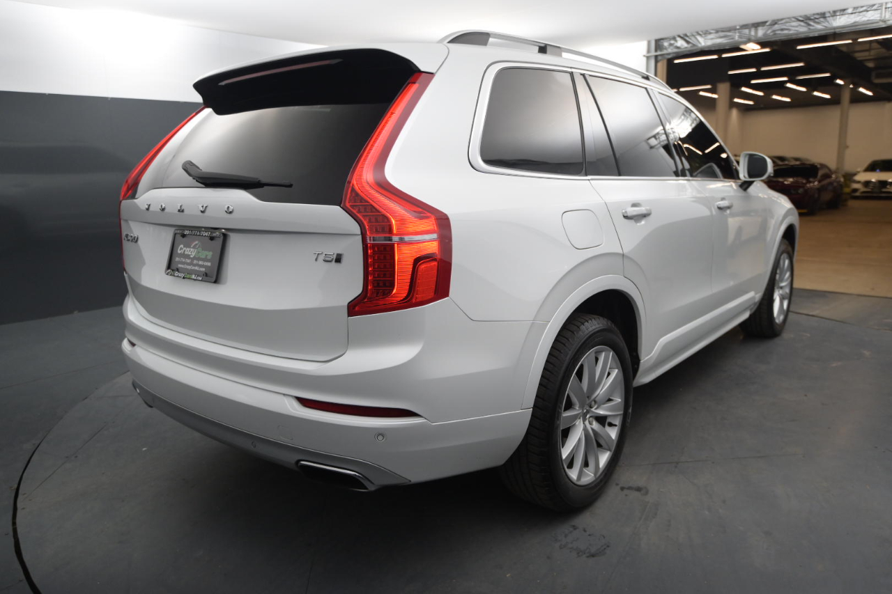 Volvo XC90 T5 AWD 5-Passenger Momentum 2017