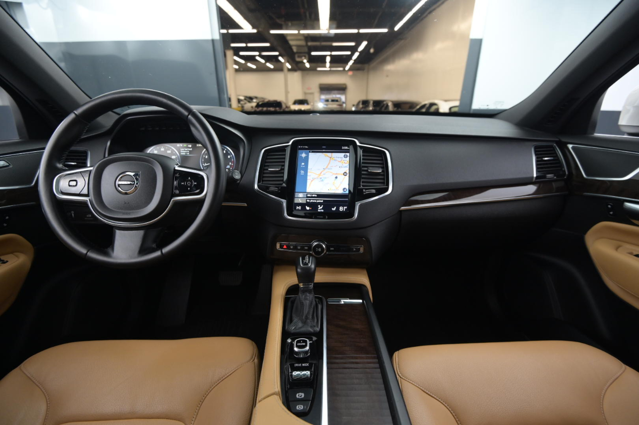 Volvo XC90 T5 AWD 5-Passenger Momentum 2017