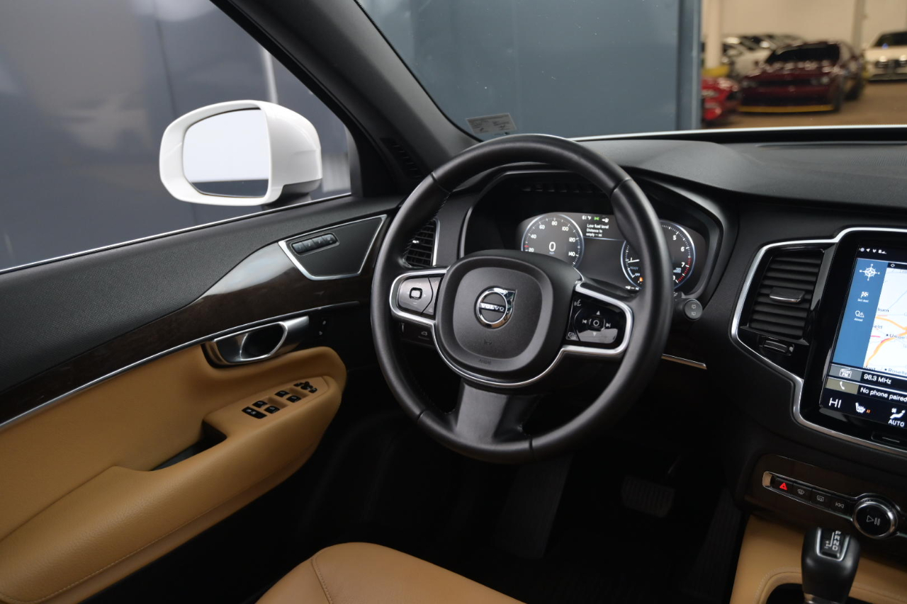 Volvo XC90 T5 AWD 5-Passenger Momentum 2017