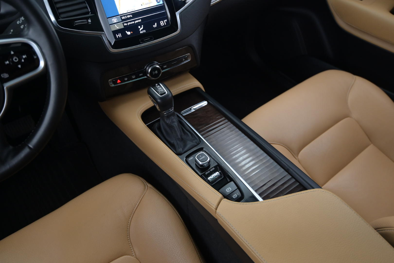 Volvo XC90 T5 AWD 5-Passenger Momentum 2017