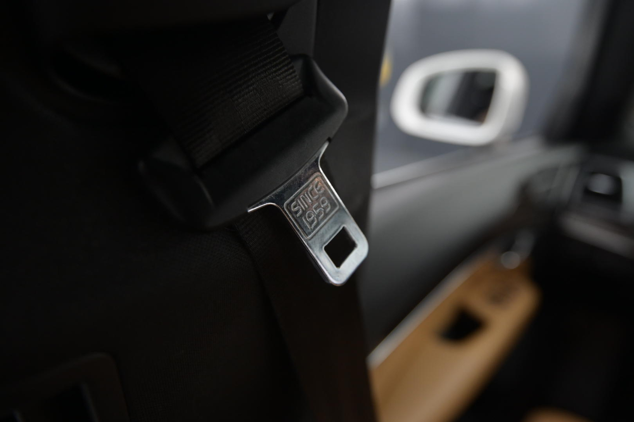 Volvo XC90 T5 AWD 5-Passenger Momentum 2017