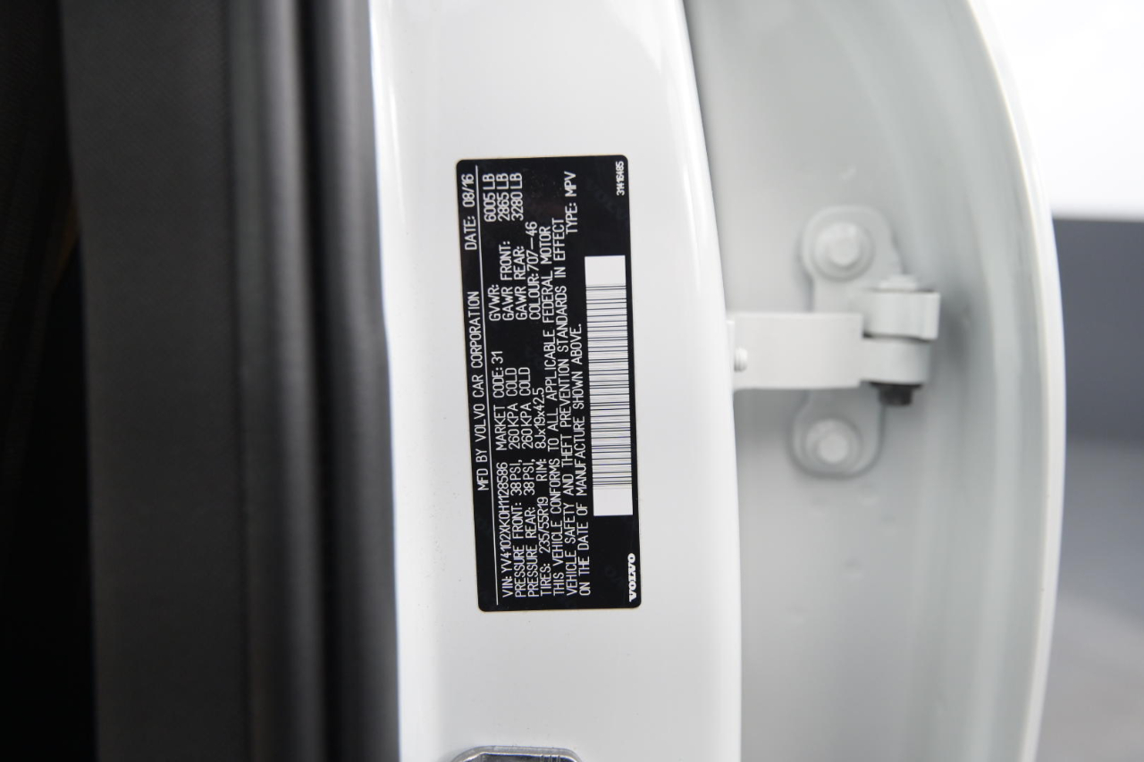 Volvo XC90 T5 AWD 5-Passenger Momentum 2017