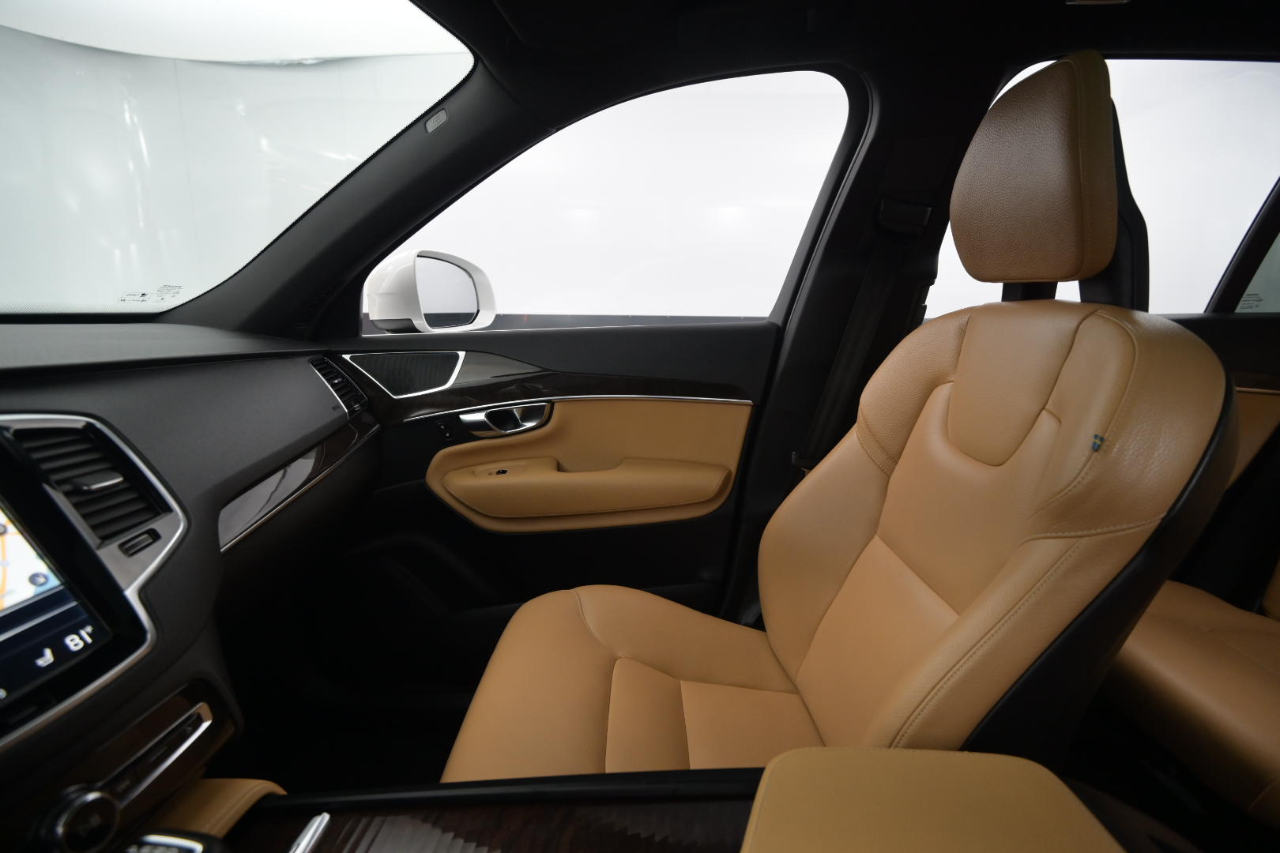 Volvo XC90 T5 AWD 5-Passenger Momentum 2017