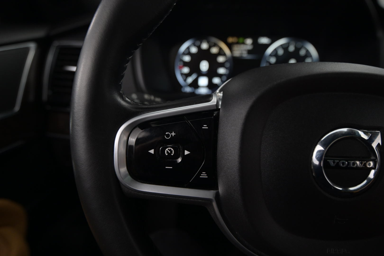 Volvo XC90 T5 AWD 5-Passenger Momentum 2017