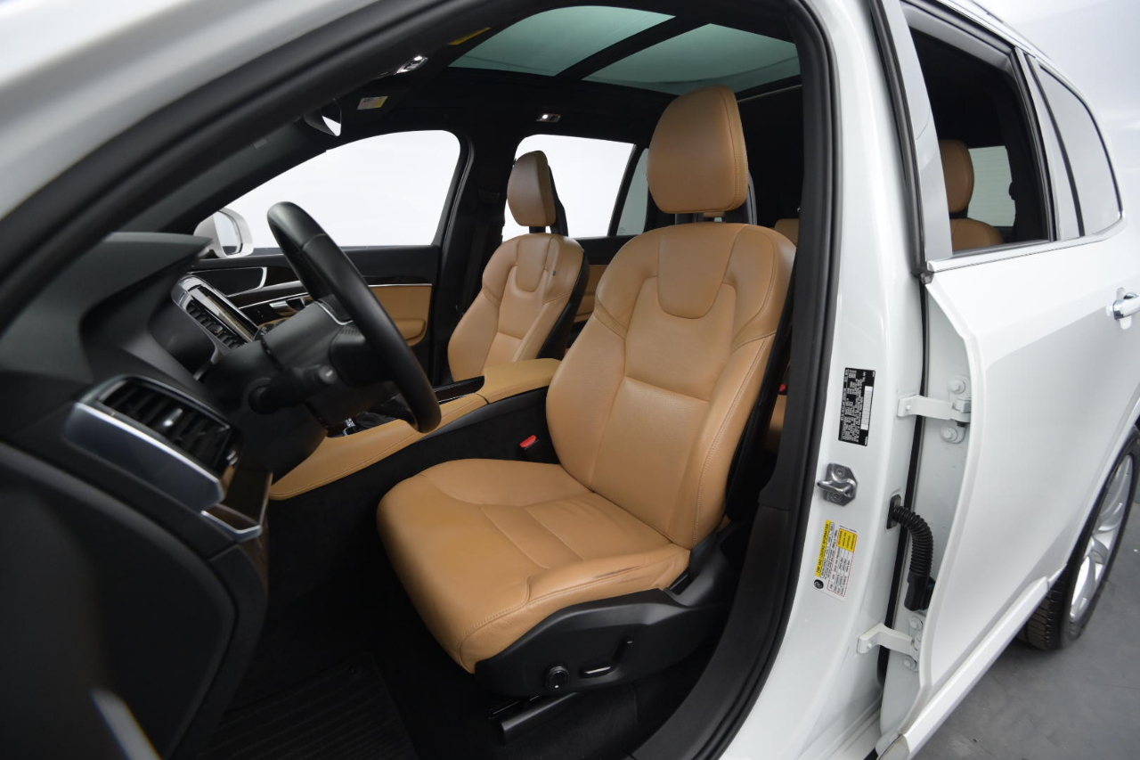 Volvo XC90 T5 AWD 5-Passenger Momentum 2017