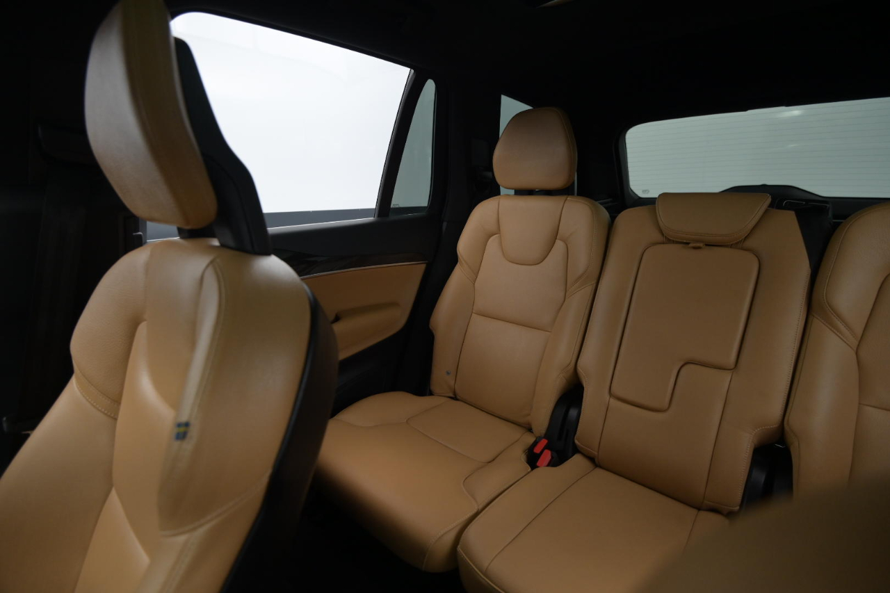 Volvo XC90 T5 AWD 5-Passenger Momentum 2017