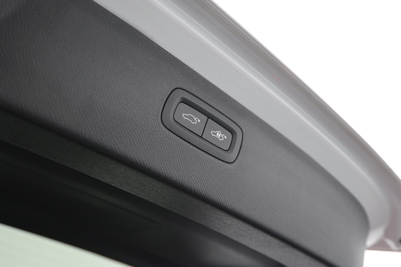 Volvo XC90 T5 AWD 5-Passenger Momentum 2017