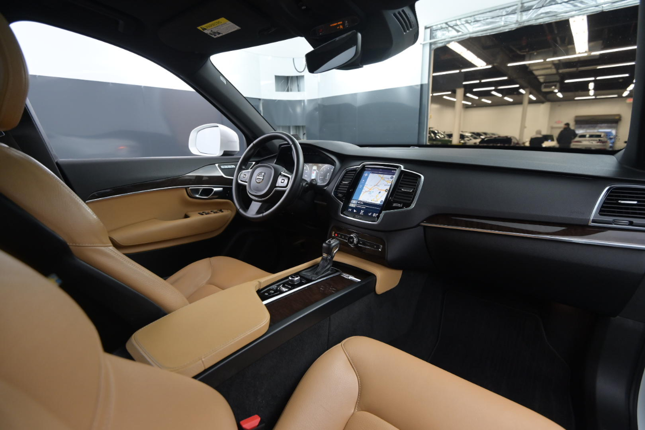 Volvo XC90 T5 AWD 5-Passenger Momentum 2017