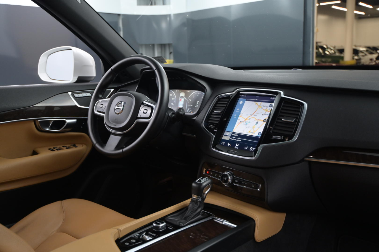 Volvo XC90 T5 AWD 5-Passenger Momentum 2017