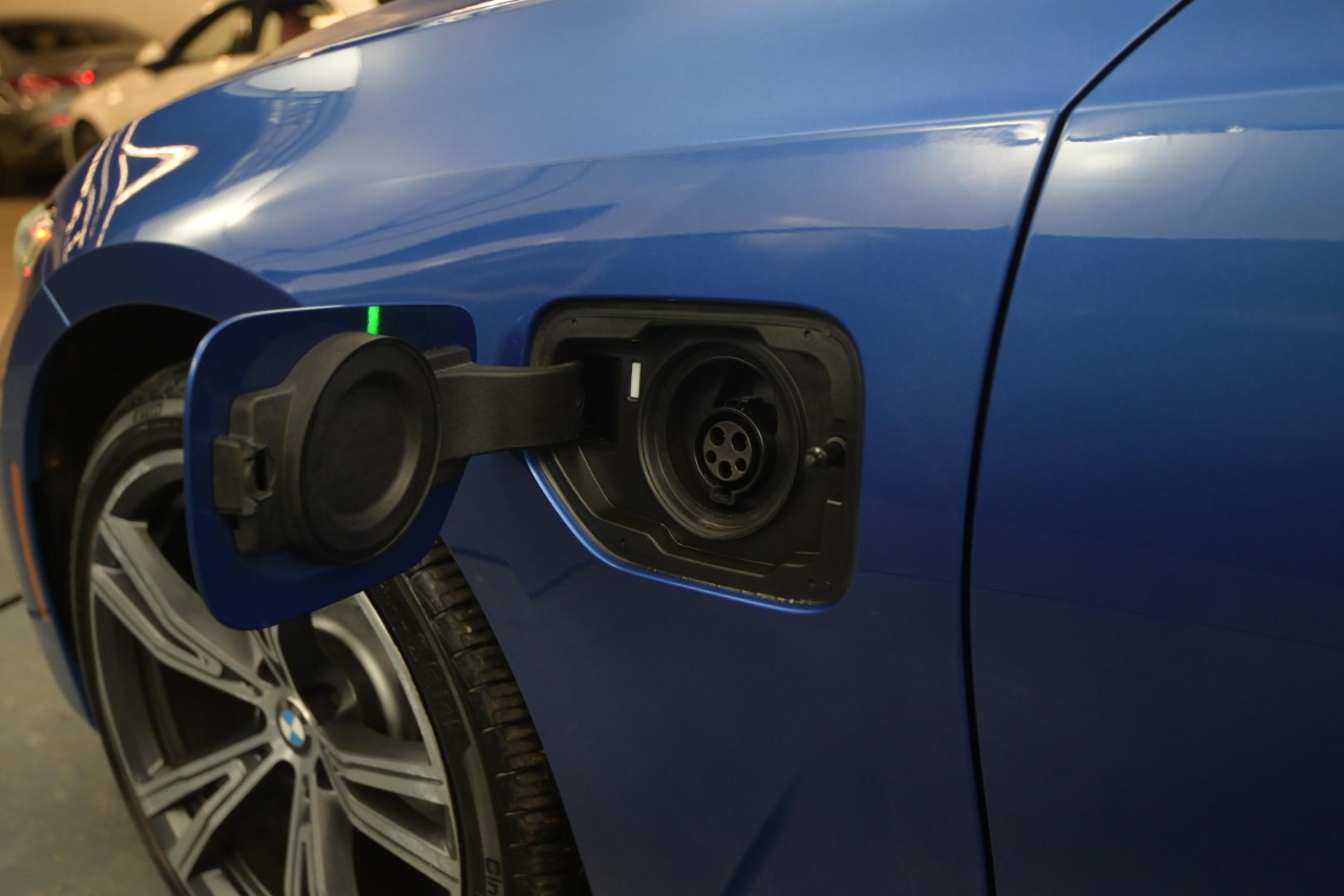 BMW 3 Series 330e xDrive Plug-In Hybrid 2021