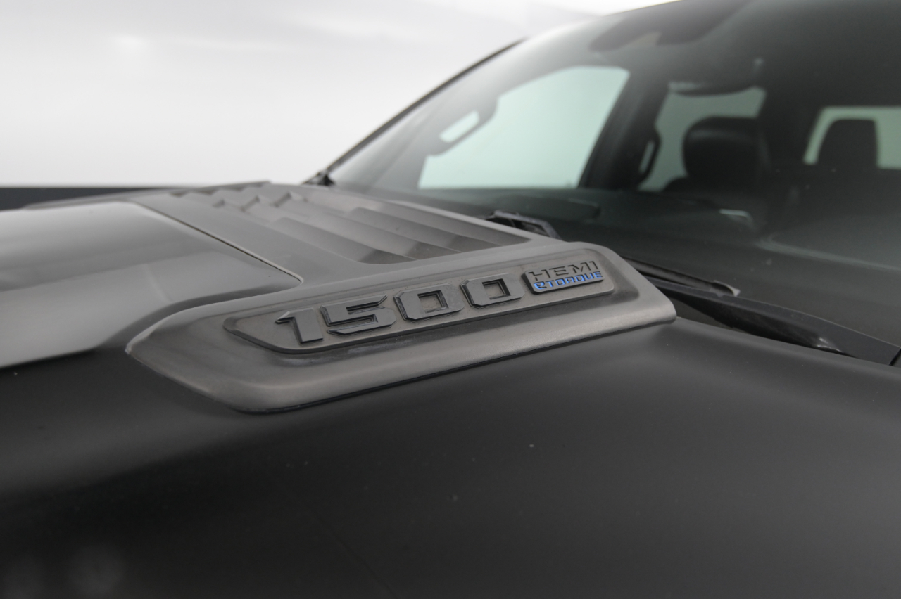 RAM 1500 Laramie 4x4 Crew Cab 5'7" Box 2021