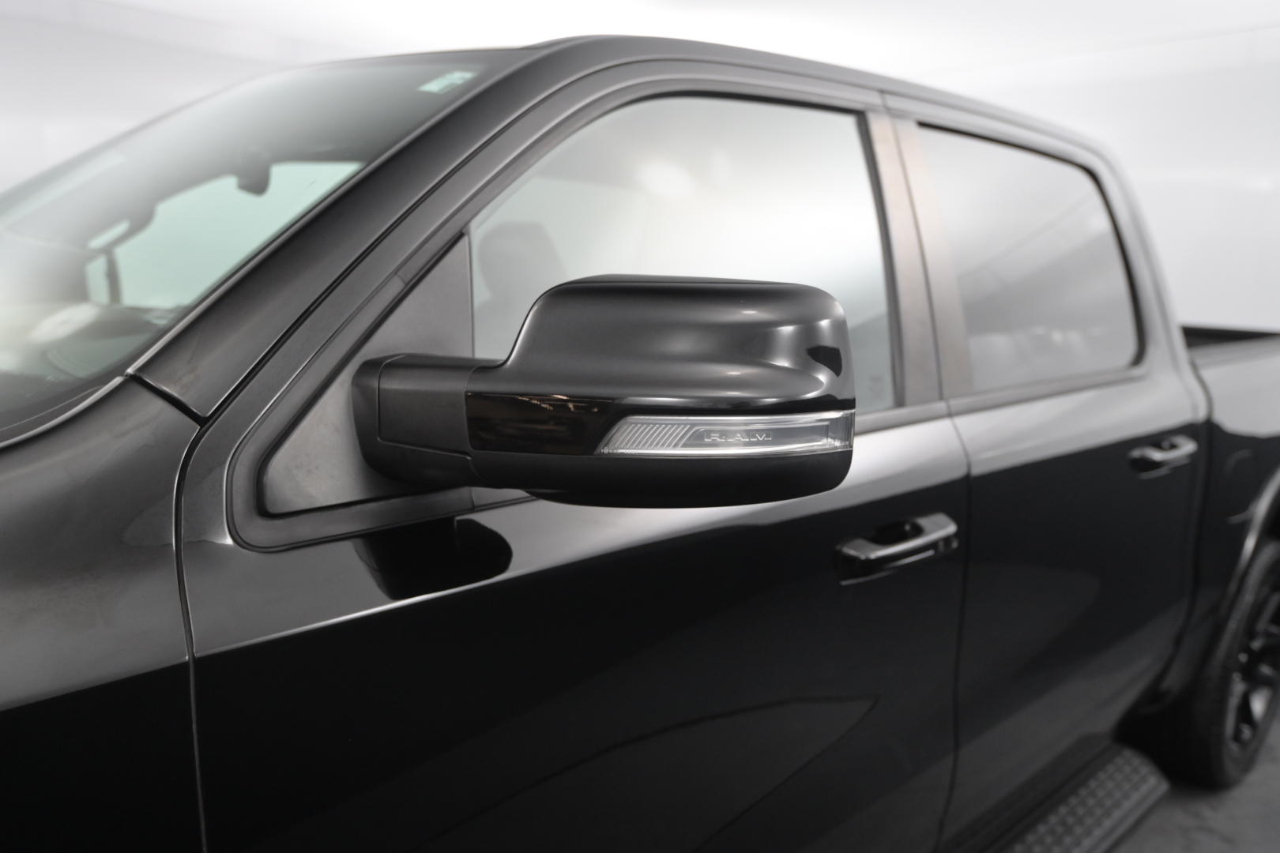 RAM 1500 Laramie 4x4 Crew Cab 5'7" Box 2021