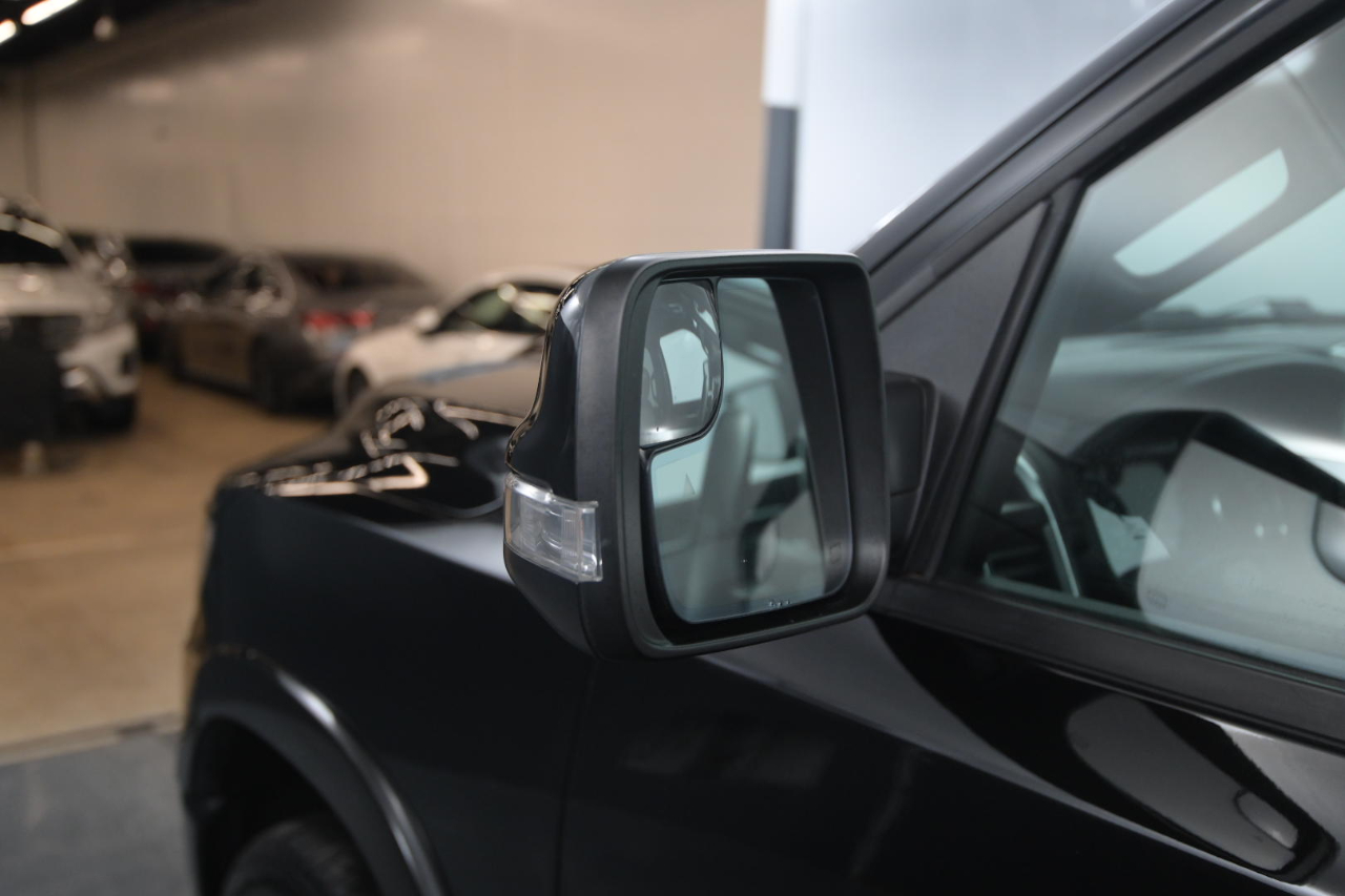 RAM 1500 Laramie 4x4 Crew Cab 5'7" Box 2021