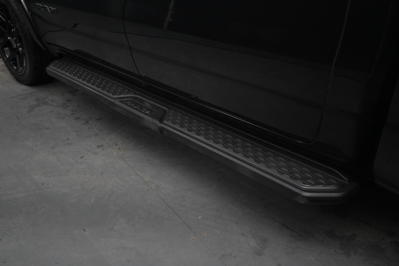 RAM 1500 Laramie 4x4 Crew Cab 5'7" Box 2021