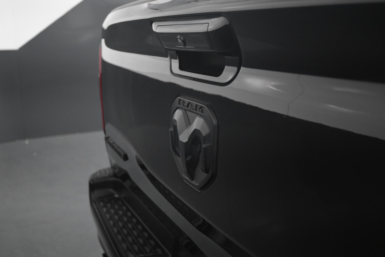 RAM 1500 Laramie 4x4 Crew Cab 5'7" Box 2021