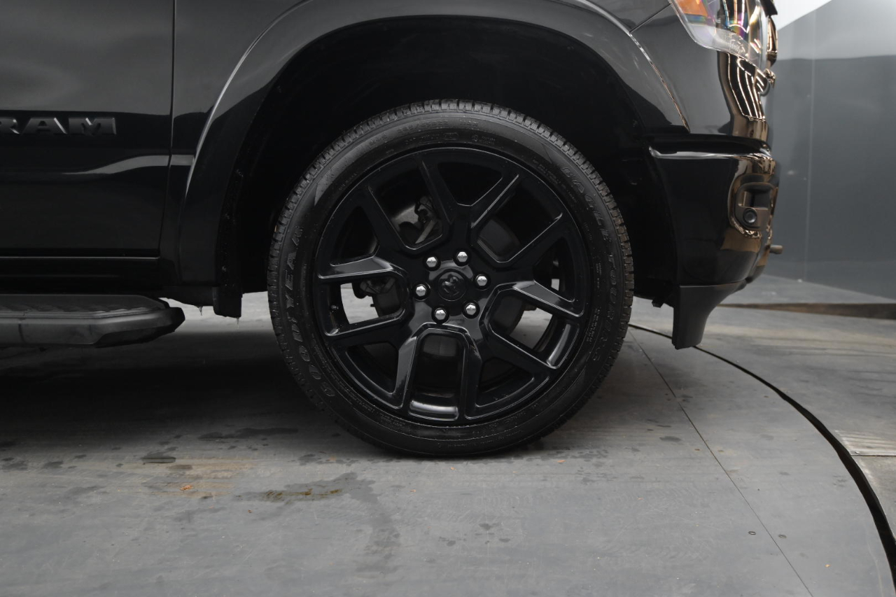 RAM 1500 Laramie 4x4 Crew Cab 5'7" Box 2021