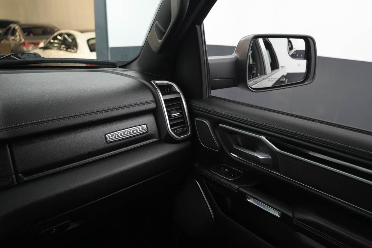 RAM 1500 Laramie 4x4 Crew Cab 5'7" Box 2021