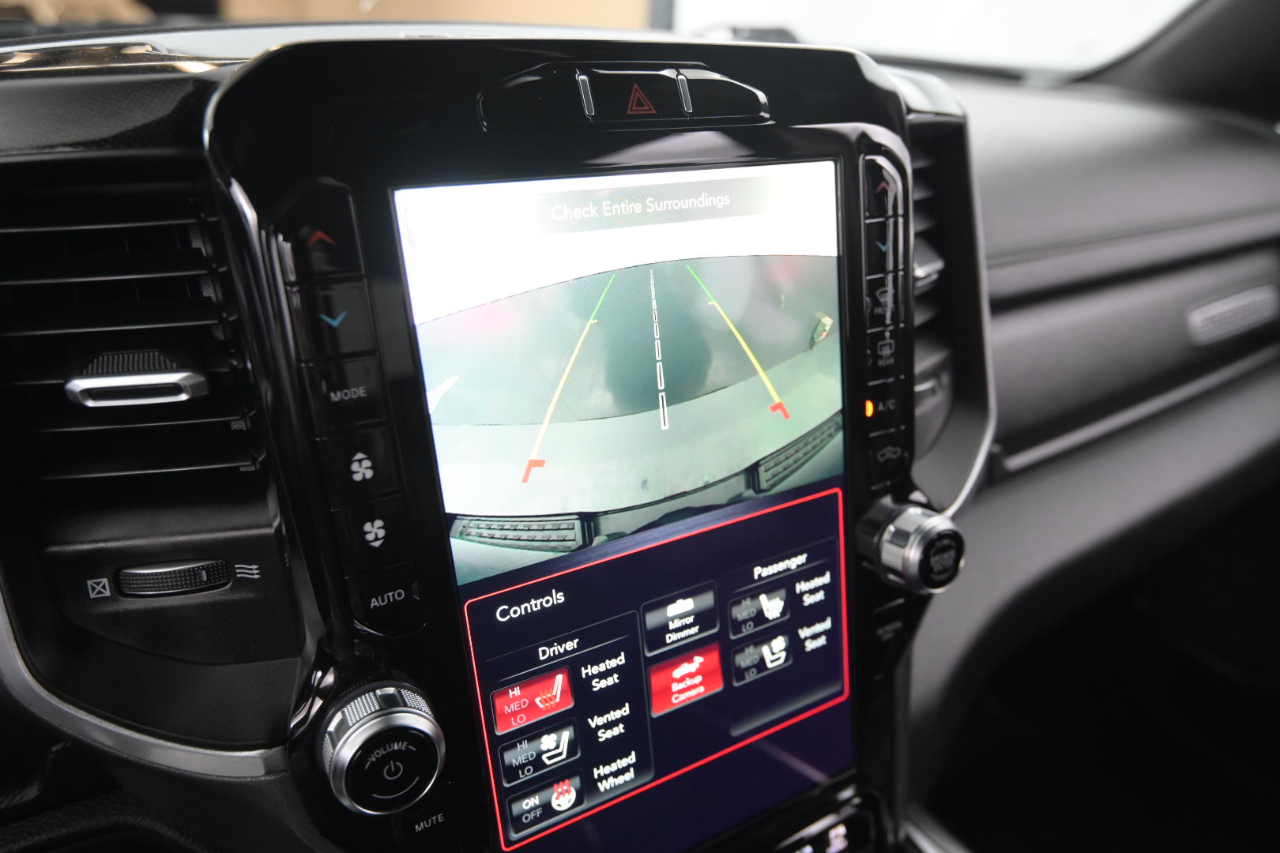 RAM 1500 Laramie 4x4 Crew Cab 5'7" Box 2021