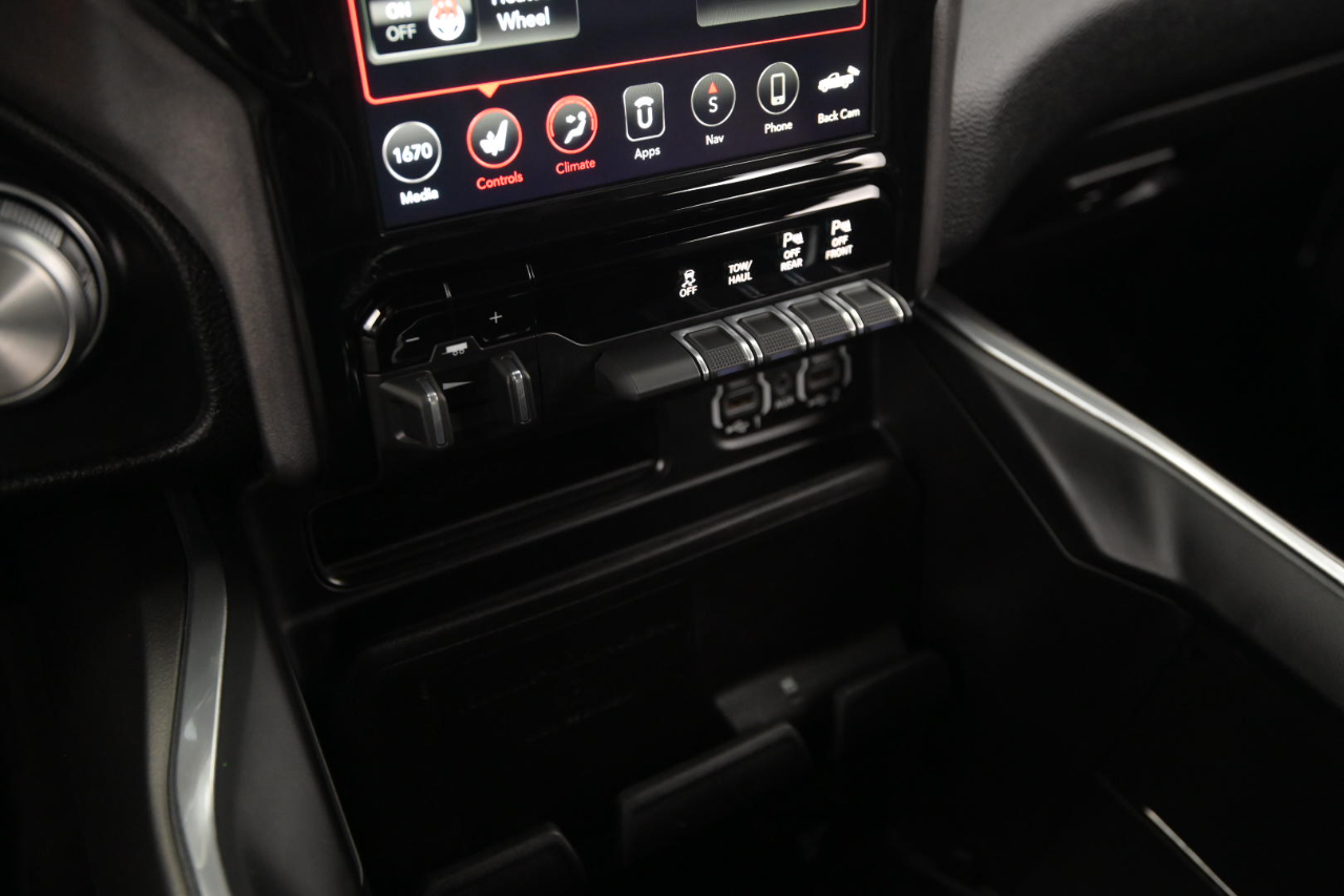 RAM 1500 Laramie 4x4 Crew Cab 5'7" Box 2021