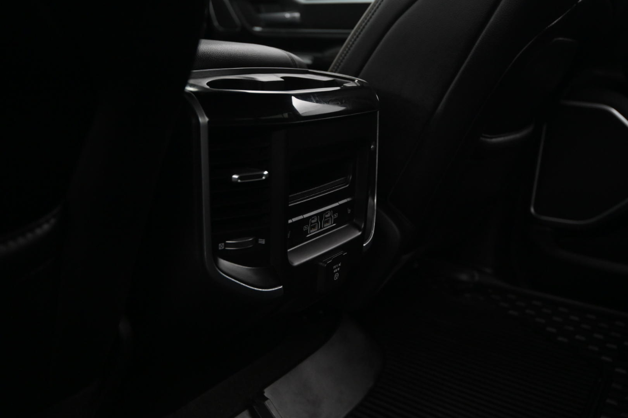 RAM 1500 Laramie 4x4 Crew Cab 5'7" Box 2021