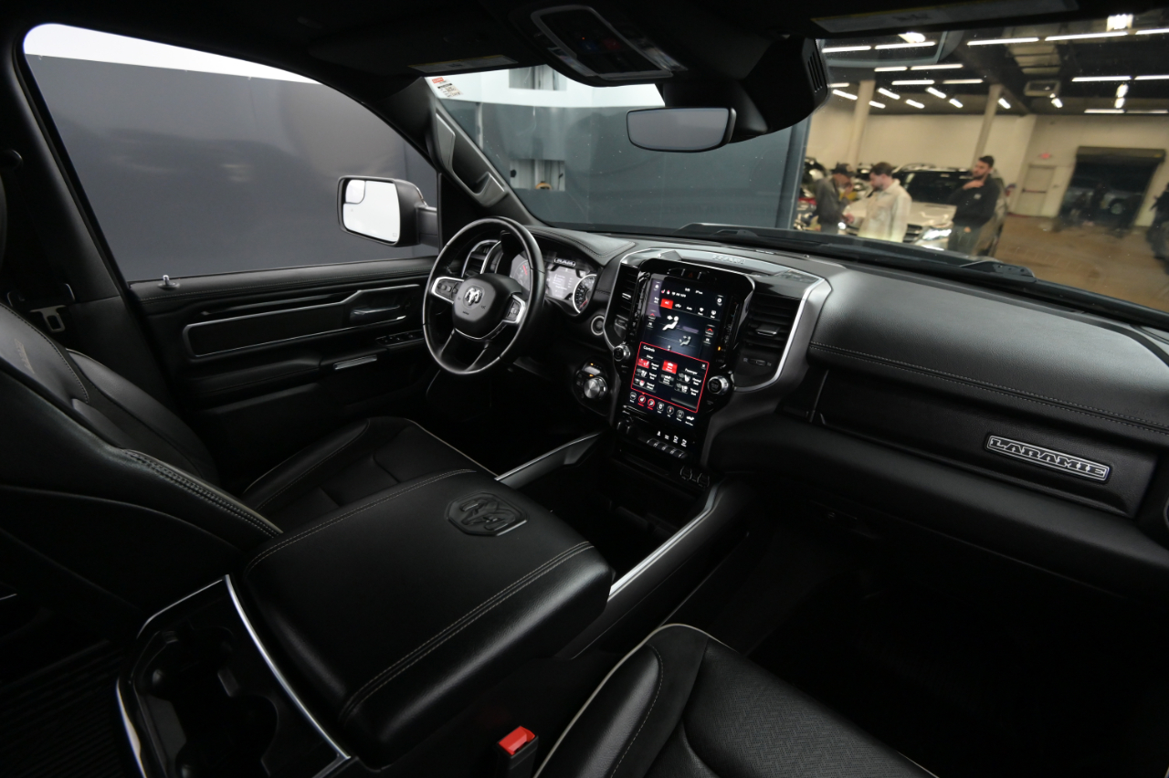 RAM 1500 Laramie 4x4 Crew Cab 5'7" Box 2021