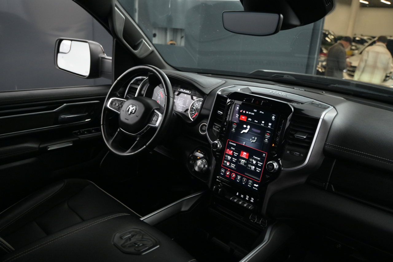 RAM 1500 Laramie 4x4 Crew Cab 5'7" Box 2021