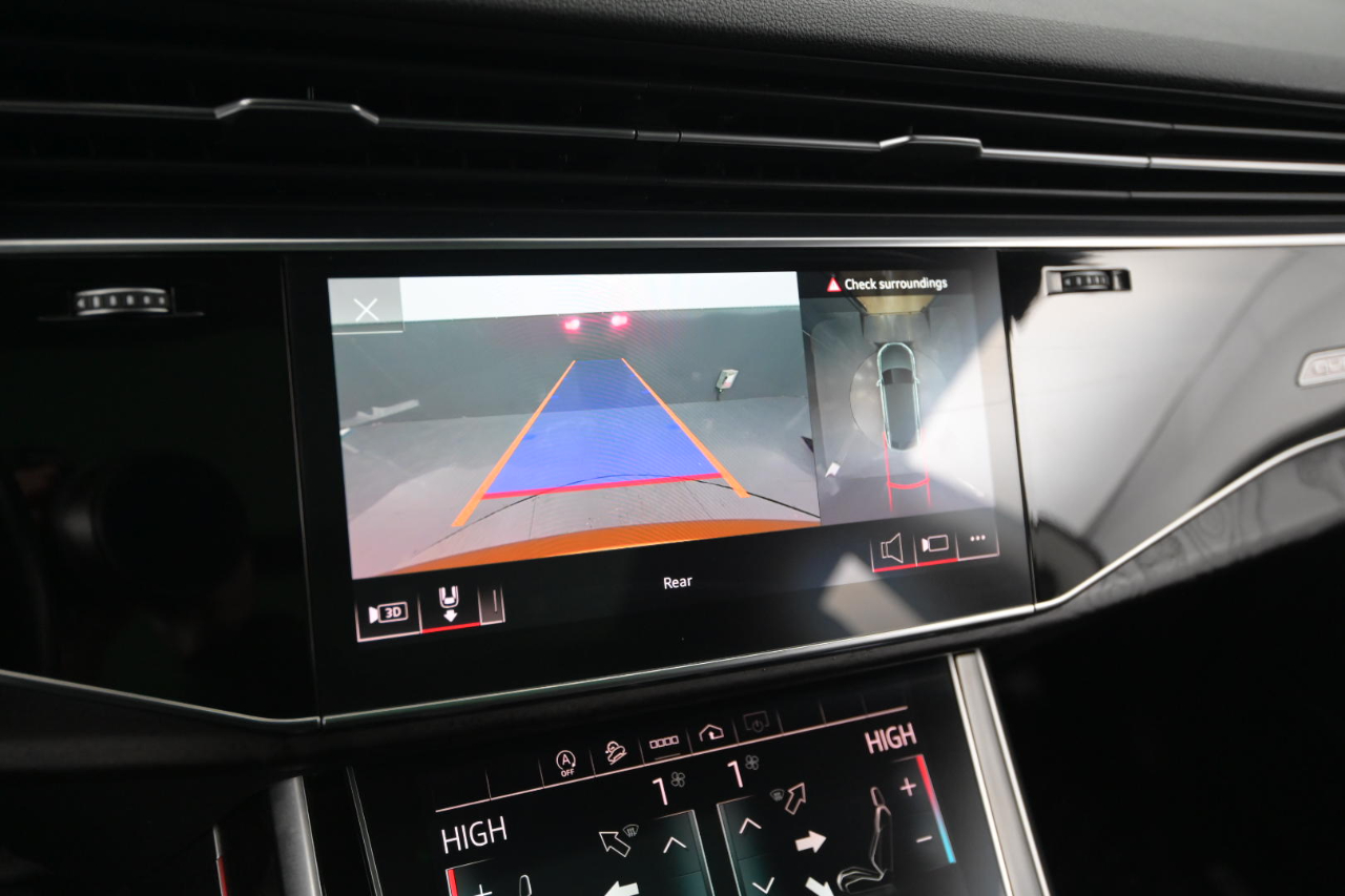 Audi Q8 Premium Plus 55 TFSI quattro 2021