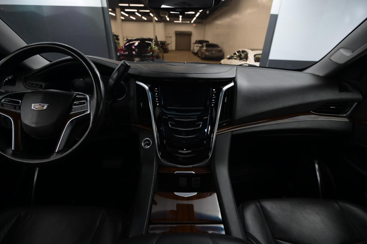 Cadillac Escalade ESV 4WD 4dr Luxury 2019