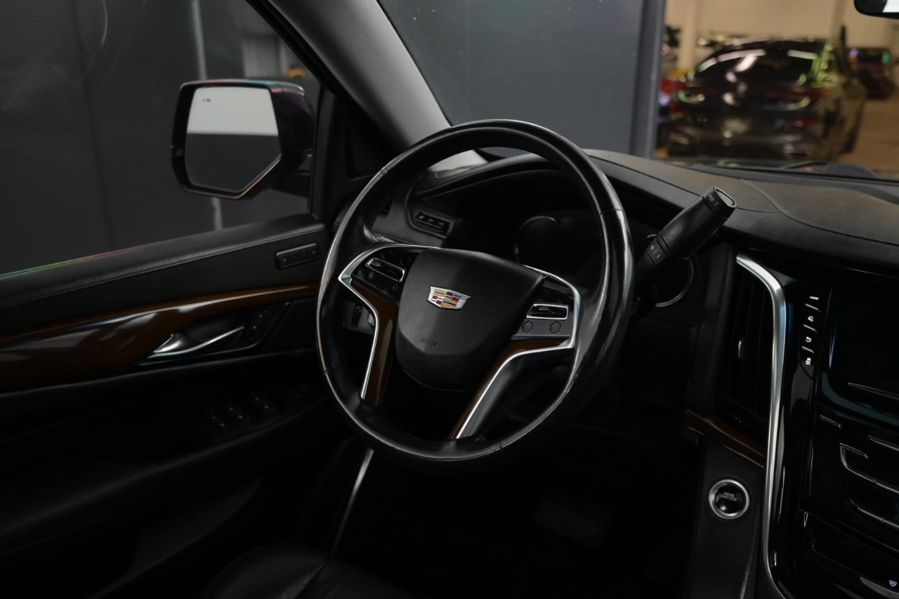 Cadillac Escalade ESV 4WD 4dr Luxury 2019