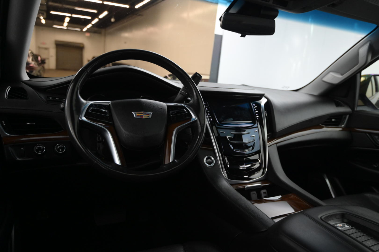 Cadillac Escalade ESV 4WD 4dr Luxury 2019