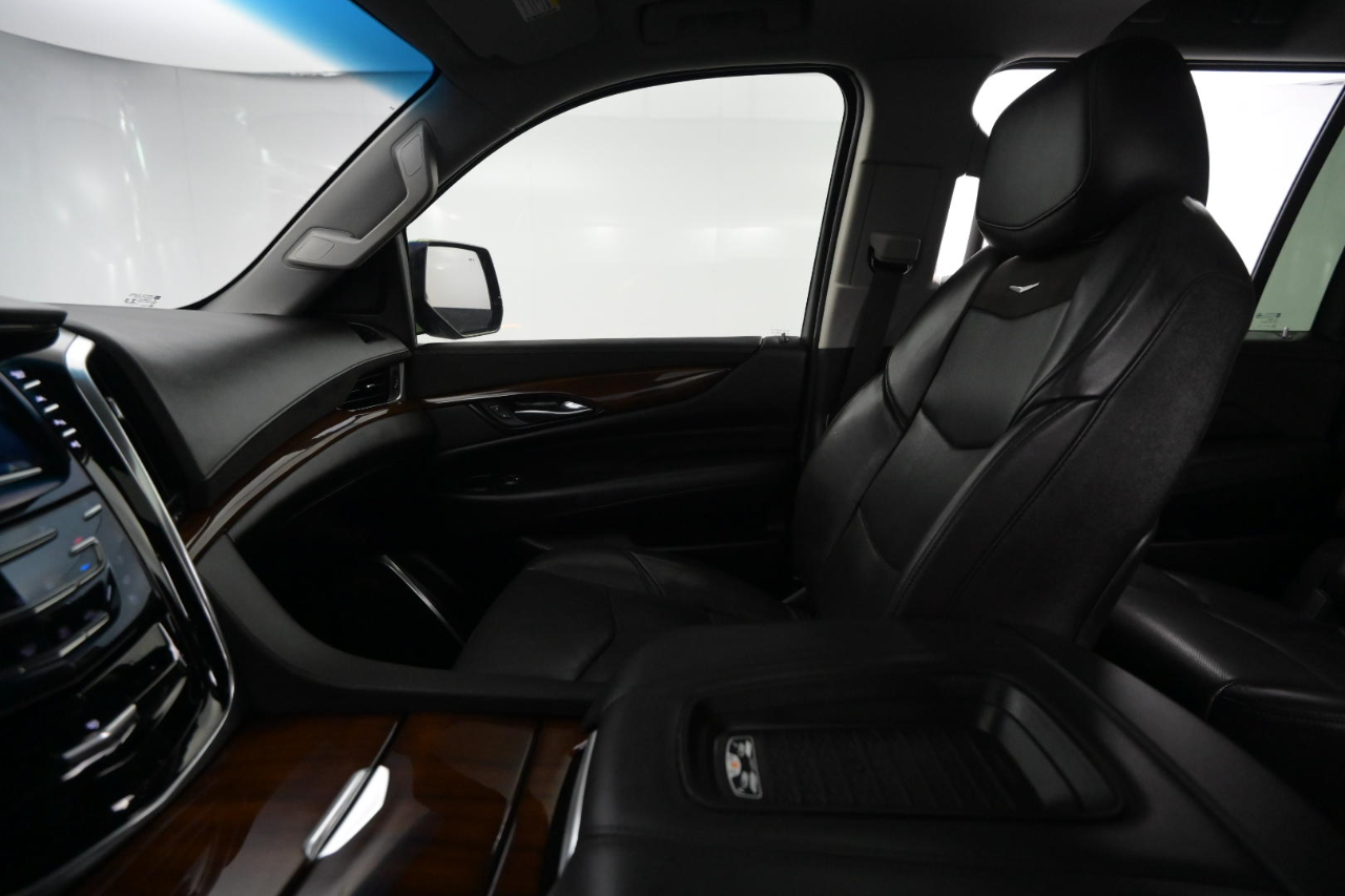 Cadillac Escalade ESV 4WD 4dr Luxury 2019