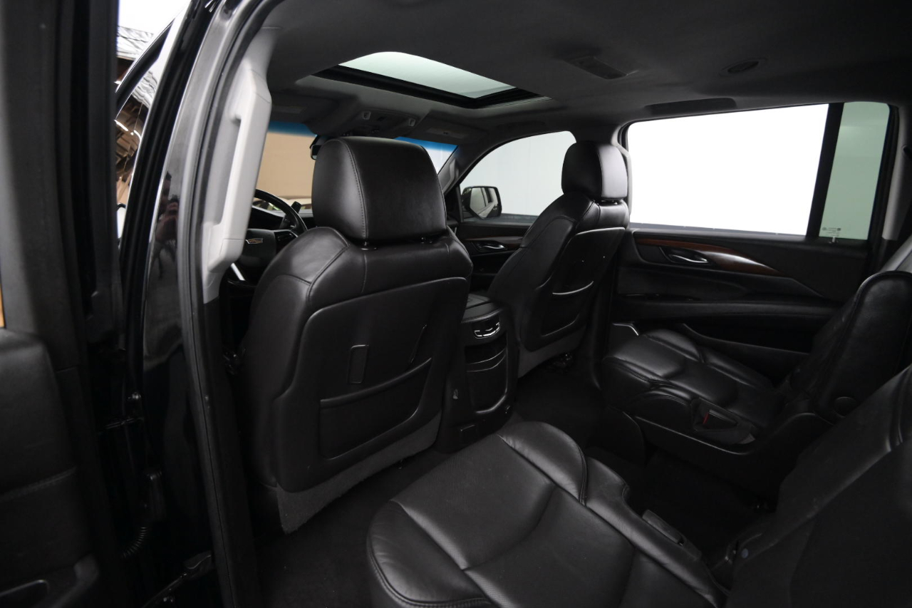 Cadillac Escalade ESV 4WD 4dr Luxury 2019