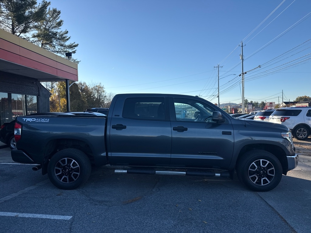 Toyota Tundra SR5 5.7L V8 CrewMax 4WD 2018