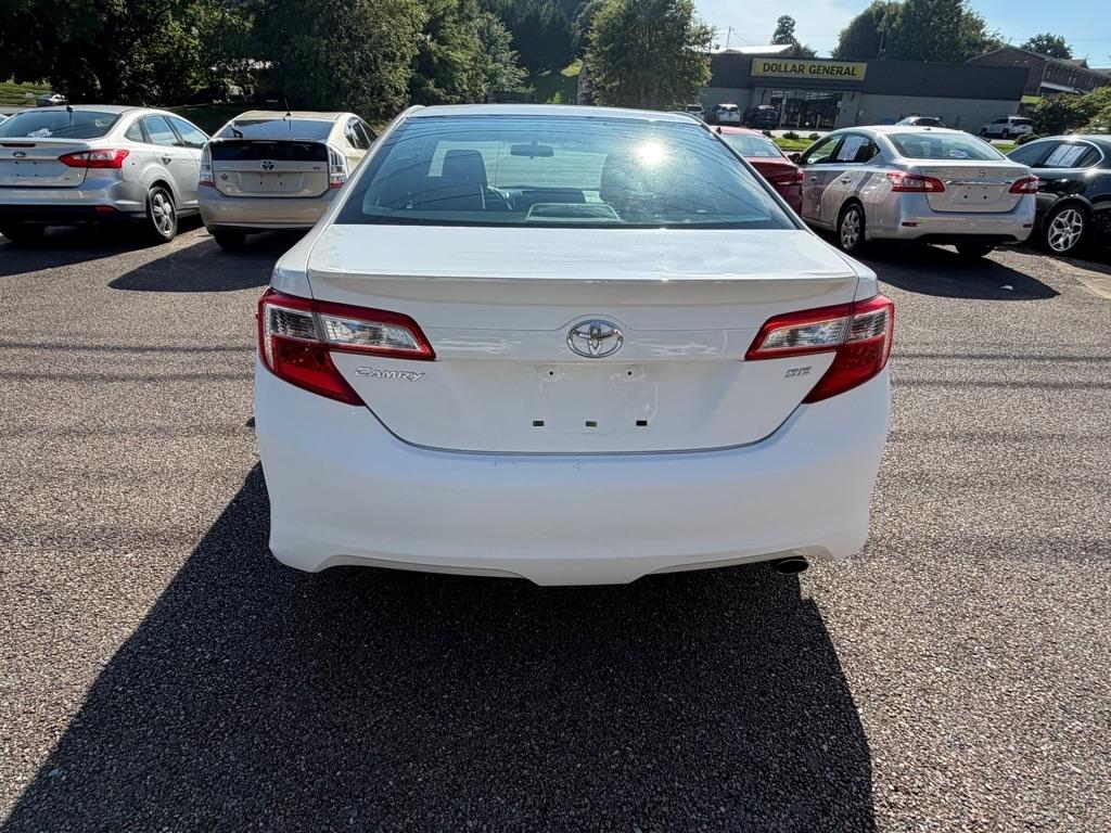 Toyota Camry SE 2012