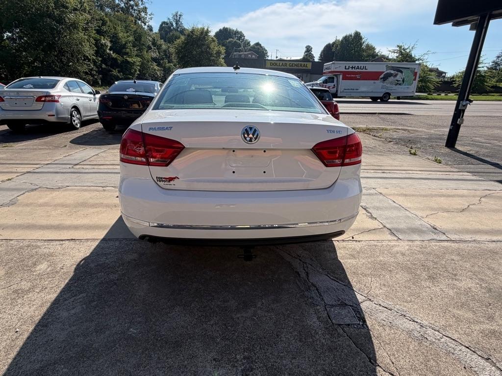 Volkswagen Passat 2.0L TDI SE MT 2013
