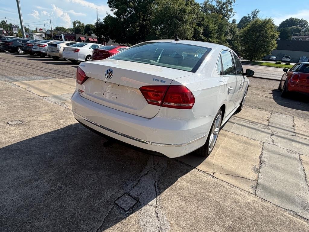 Volkswagen Passat 2.0L TDI SE MT 2013