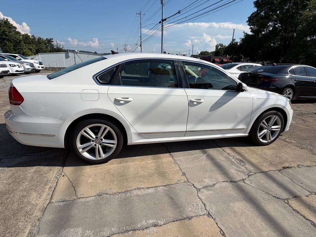 Volkswagen Passat 2.0L TDI SE MT 2013