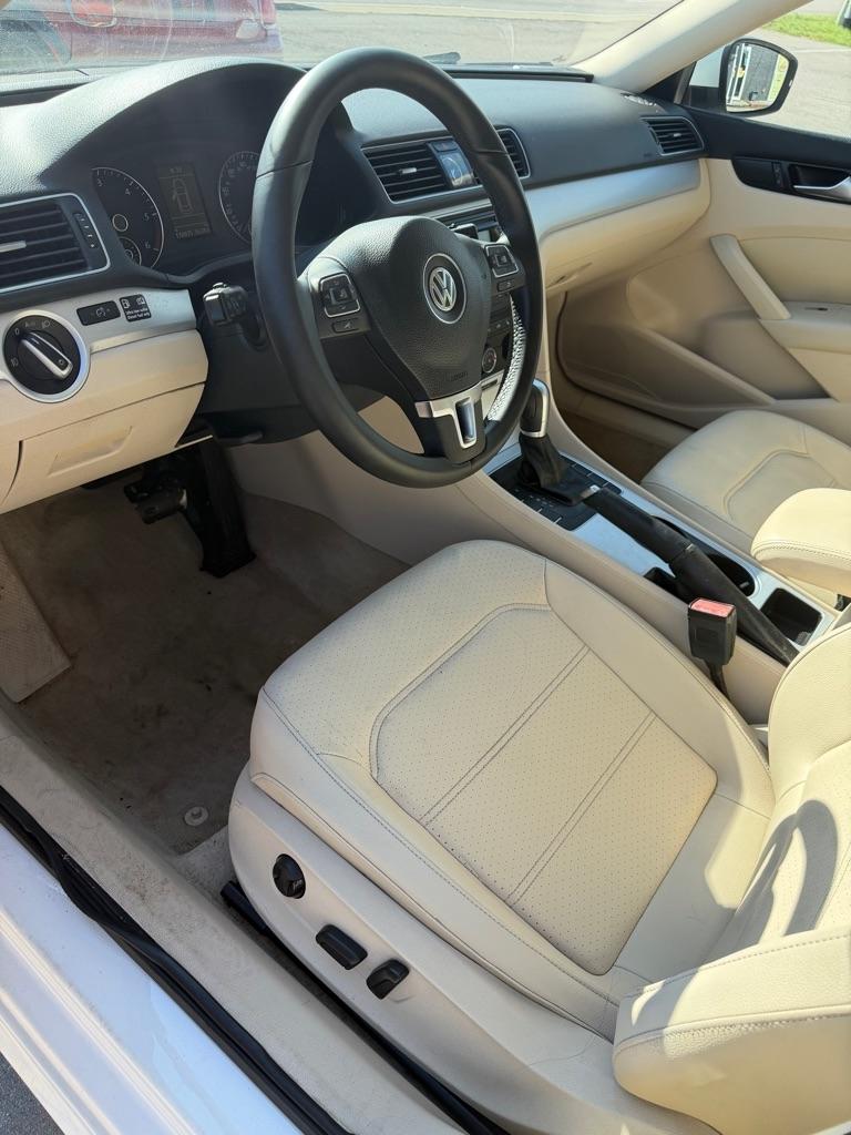 Volkswagen Passat 2.0L TDI SE MT 2013