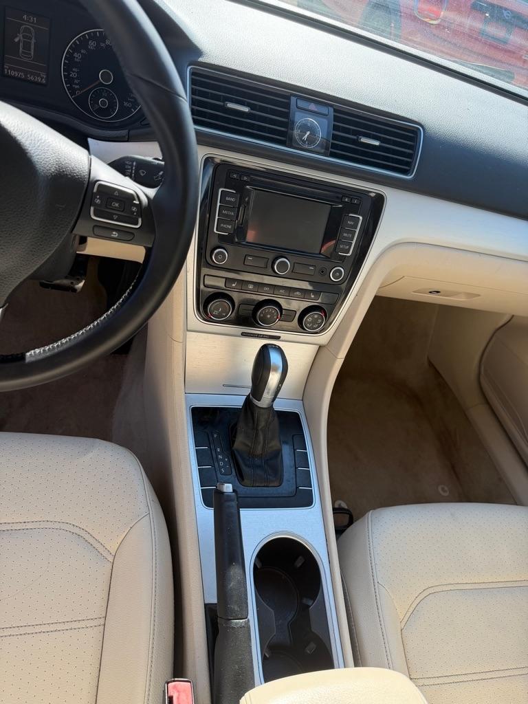 Volkswagen Passat 2.0L TDI SE MT 2013