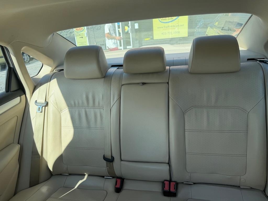 Volkswagen Passat 2.0L TDI SE MT 2013