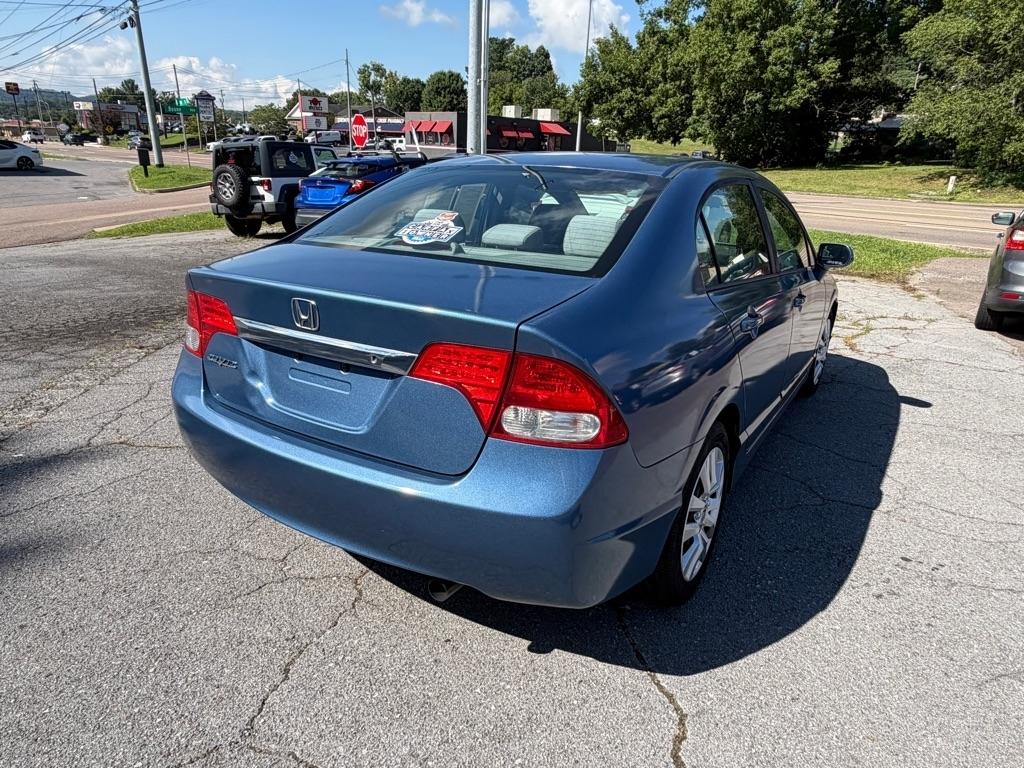 Honda Civic LX Sedan 5-Speed AT 2009