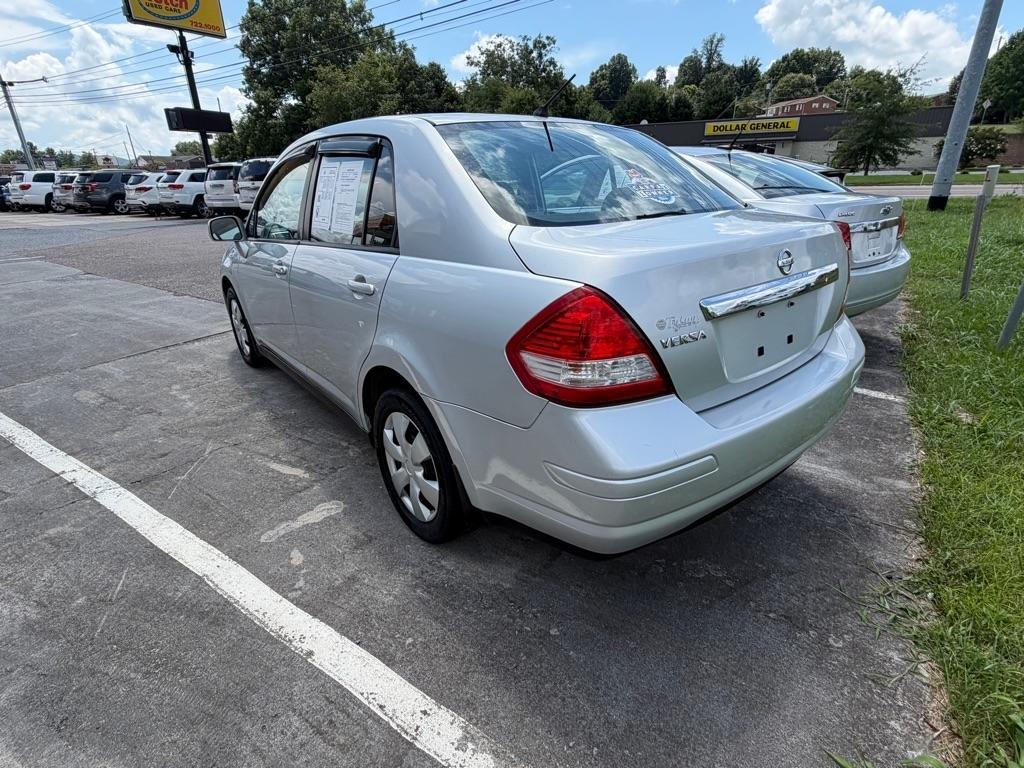 Nissan Versa 1.8 S Sedan 2011
