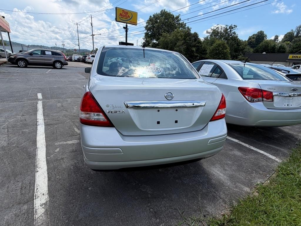 Nissan Versa 1.8 S Sedan 2011