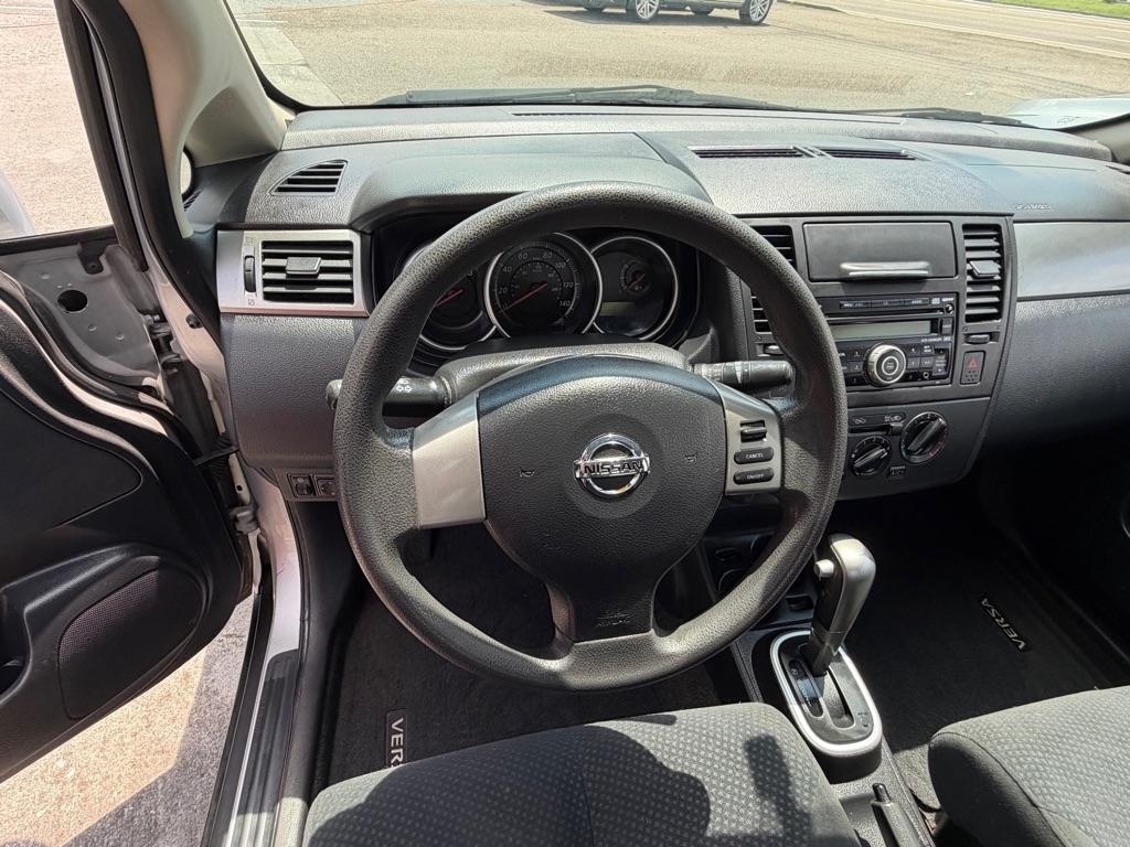 Nissan Versa 1.8 S Sedan 2011