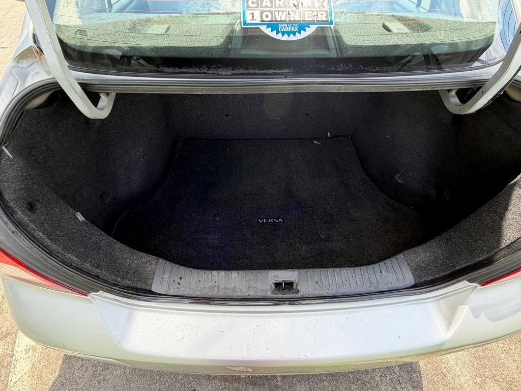 Nissan Versa 1.8 S Sedan 2011