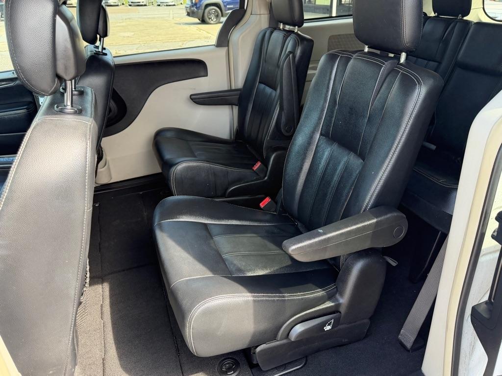 Chrysler Town & Country Touring 2016