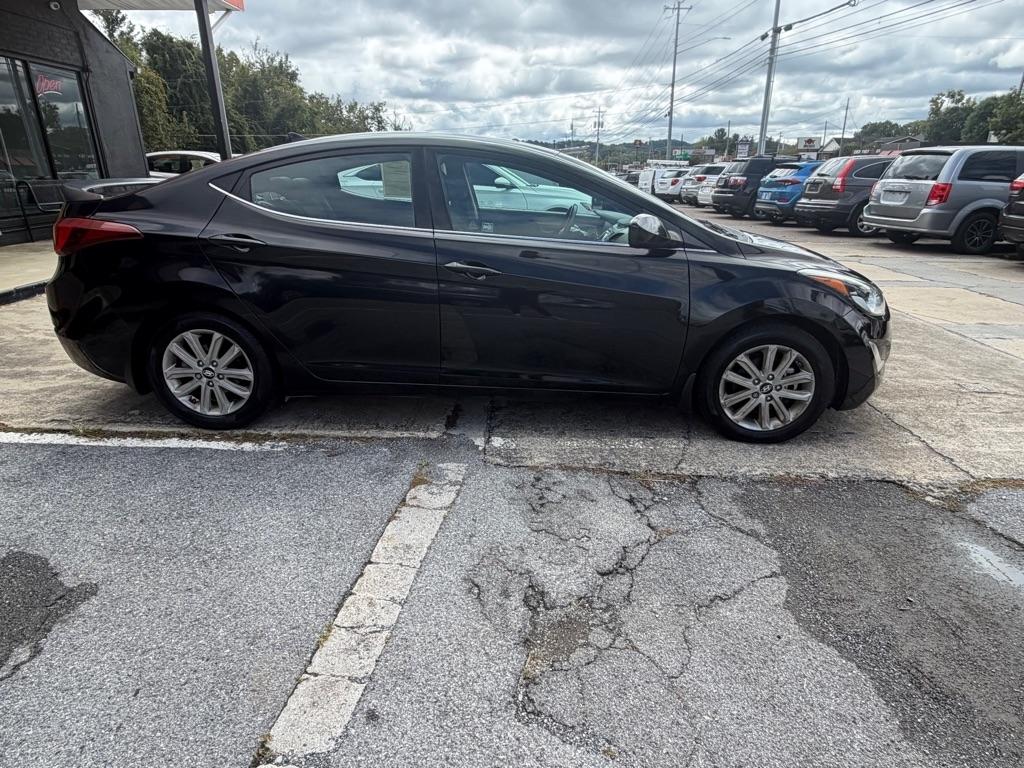 Hyundai Elantra SE 6AT 2015